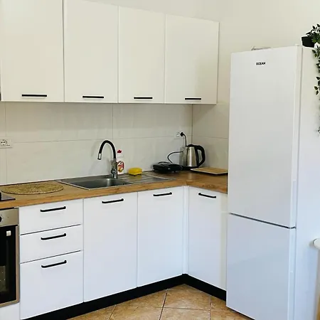Homely 2-Bed Apartment Vlore Exterior photo