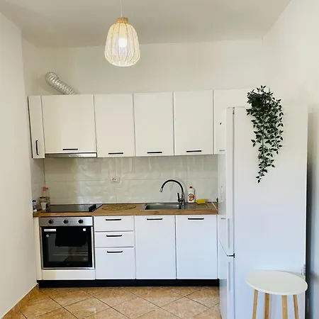 Homely 2-Bed Apartment Vlore Exterior photo