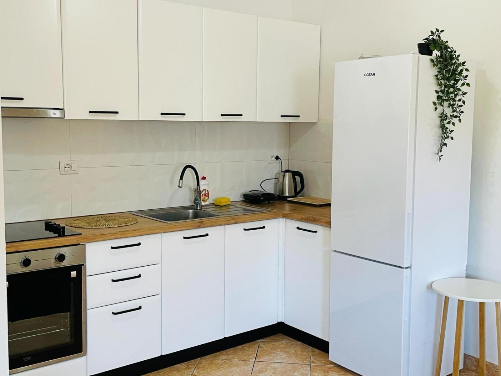 Homely 2-bed Appartement Vlorë